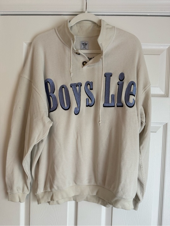 Boys Lie Tops - Boys Lie Cream Waffle ‘Smitten’ Crewneck. Don’t forget to kiss them goodnight.